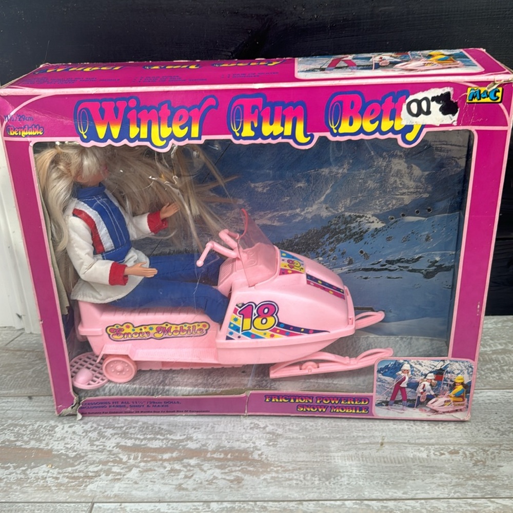 Vintage 90s Winter Fun Betty Doll M‎ & C toy company Barbie